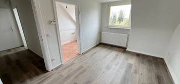 **TOP**sanierte 2 Zimmer DG Wohnung in Essen Borbeck! JC erst ab 2 Pers!!