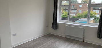 Flat to rent in Lampton Park Road, Hounslow TW3