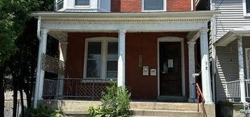 58 S Broad St Apt 1, Nazareth, PA 18064