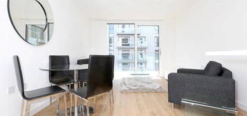 Flat to rent in Devan Grove, London N4