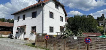 Charmantes Einfamilienhaus im Zentrum von Grünbach und am Bach gelegen