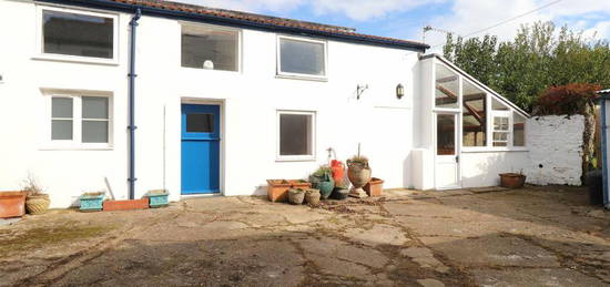 2 bedroom detached house