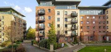 2 bedroom ground floor flat for sale