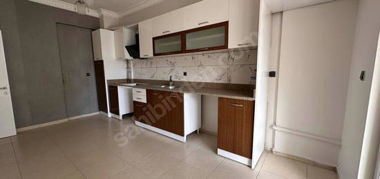 PAPATYA CADDESİNDE GENİŞ 3+1 KİRALIK DAİRE