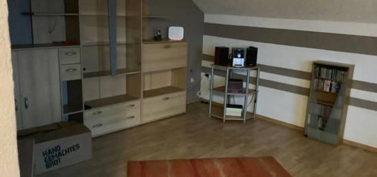 Suche Nachmieter - 3 Zimmer / Küche / Bad im 2.OG (Dachgeschoß)