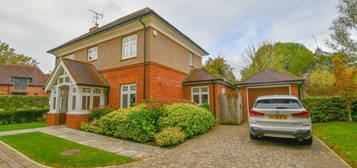 5 bedroom detached house