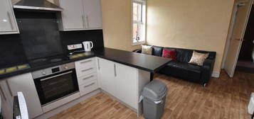 4 bedroom flat to rent