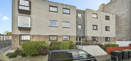 2 bedroom ground floor flat for sale