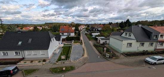 Große Familien-Wohnung mit Einbauküche, Garage und Garten