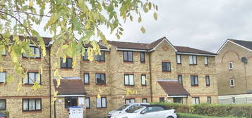 Flat to rent in Scammell Way, Watford WD18