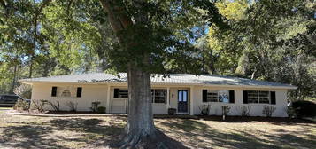 1002 Mark Dr, Mendenhall, MS 39114