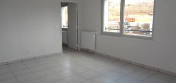 Appartement  à louer, 3 pièces, 2 chambres, 63 m²