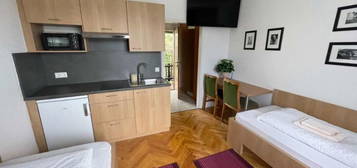 Apartment für 1 bis 2 Personen ab September verfügbar.