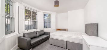 Flat to rent in Hilldrop Road, Camden N7