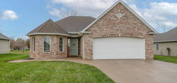 309 Country Club Dr, Centralia, MO 65240