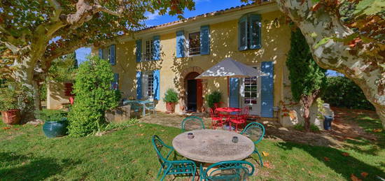 Villa  à vendre, 8 pièces, 7 chambres, 300 m²