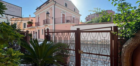 Casa indipendente in vendita in corso Biagio Lomonaco s.n.c