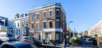 Flat to rent in Nevill Road, London N16