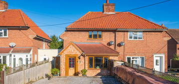 3 bedroom semi-detached house for sale