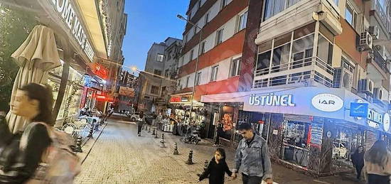 BORNOVA MERKEZDE 3+1 KİRALIK DAİRE