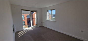 Flat to rent in Poppy Fields, Kettering NN16