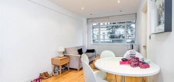 Flat to rent in Nell Gwynn House, Sloane Avenue, Chelsea SW3