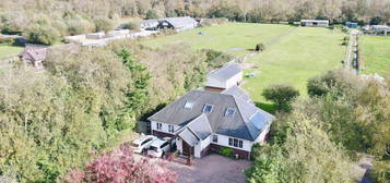 6 bedroom detached house for sale