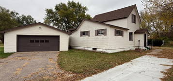 310 10th St, Chapman, NE 68827