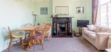 3 bedroom flat for sale