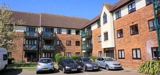 Flat to rent in Upton Court Road, Slough SL3