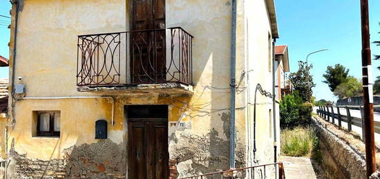 Casa indipendente in vendita in contrada Torre Marino, 80