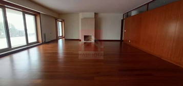 Apartamento T5 c/ terraço de 60 m2 - Praça da Galiza