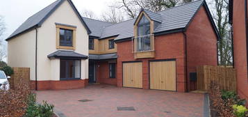 5 bed detached house to rent