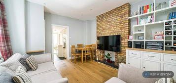 2 bedroom maisonette