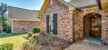 120 Meadowcreek Dr, Brandon, MS 39042