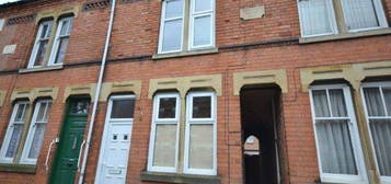 Terraced house to rent in Cradock Road, Leicester LE2