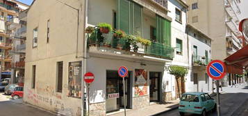 Trilocale in vendita in via Olevano, 25