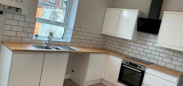 4 bedroom terraced house to rent