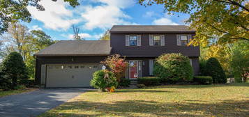 108 Clydesdale Dr, Pittsfield, MA 01201