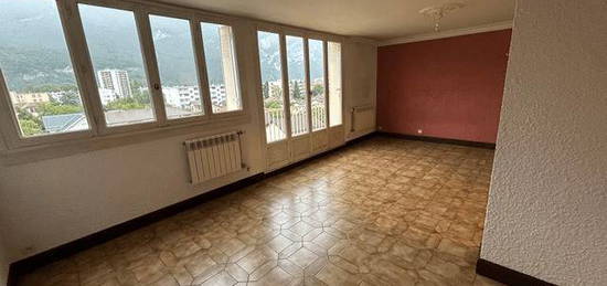 Appartement  à louer, 4 pièces, 2 chambres, 70 m²