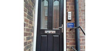 Maisonette to rent in Back Oakwood Avenue, Leeds LS8