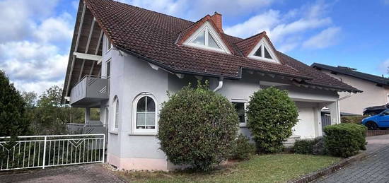 Wunderschöne 3-Zi.-Erdgeschosswohnung mit Balkon und herrlichem Weitblick!