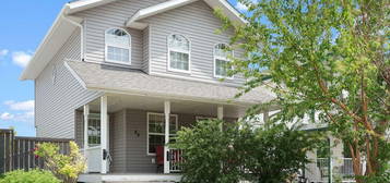 44 Country Ridge Close, Lacombe, AB T4L 2H1