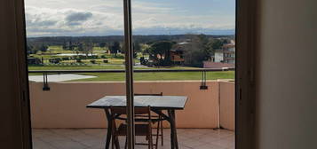 A louer terrasse vue sur le golf