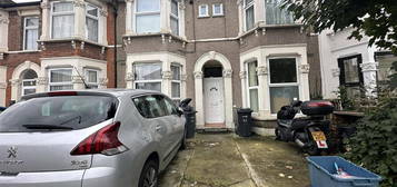 Flat for sale in Cambridge Road, Seven Kings, Ilford, . IG3