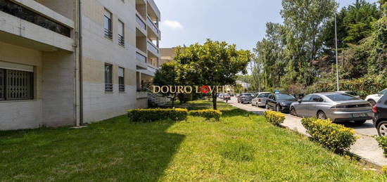 Apartamento T4 - Caolinos - City Golf - Varanda - Box de garagem