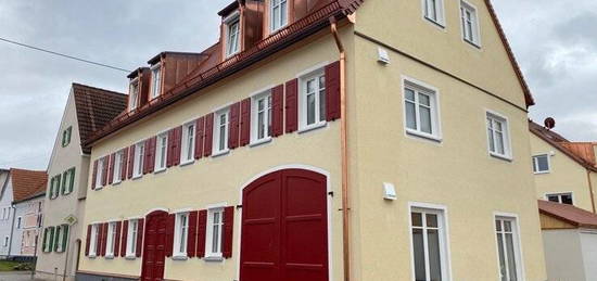 Neuwertige DG Wohnung im Zentrum von Rain