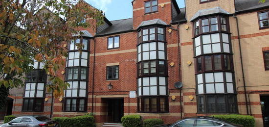 Flat to rent in Maltings Place, Reading RG1