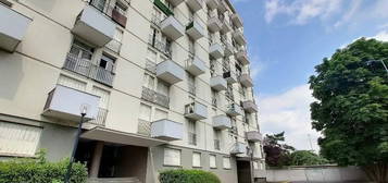 EXCLUSIVITÉ – APPARTEMENT T4 LOUÉ AVEC BALCON ET CAVE – CL
