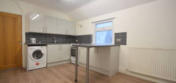 3 bed flat to rent